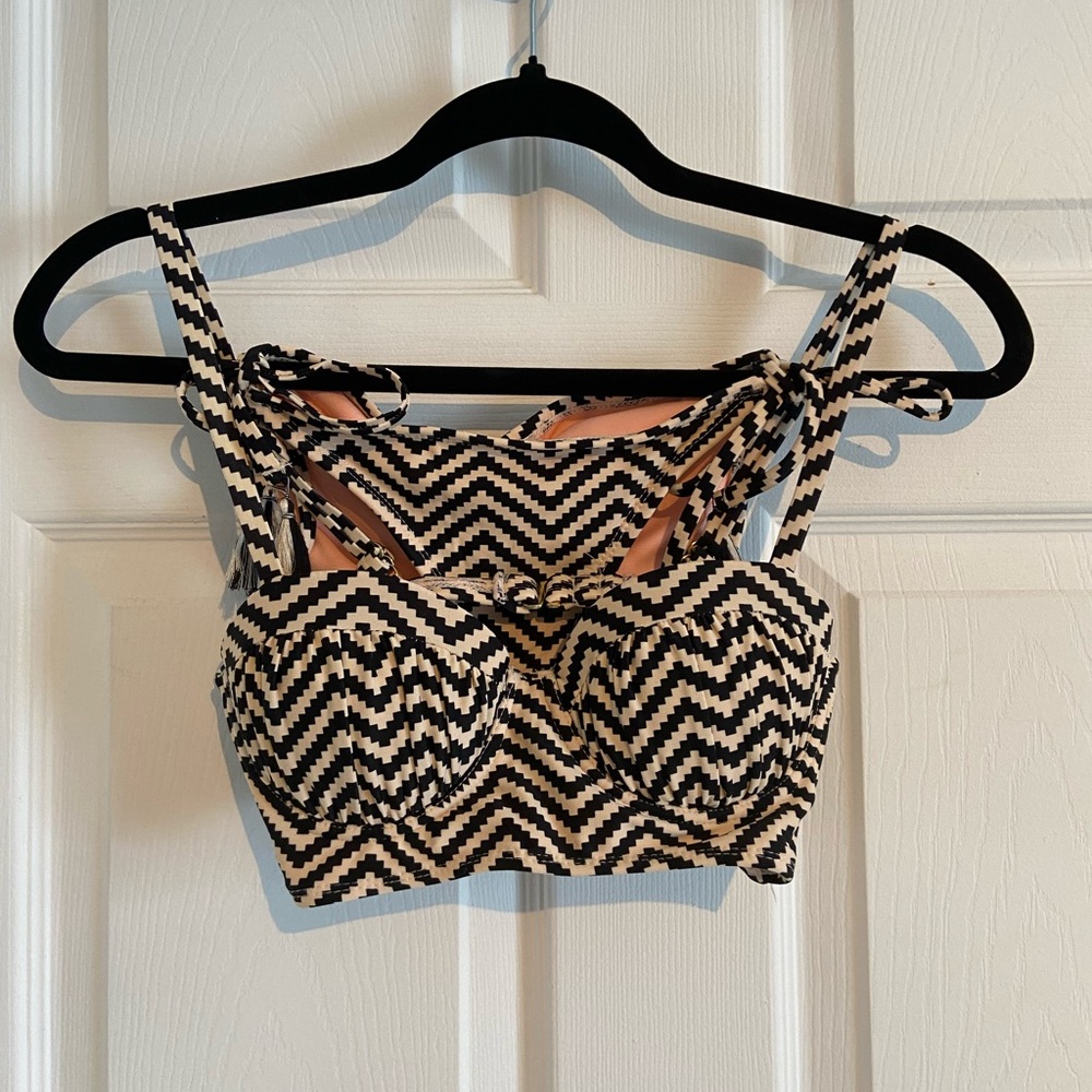✨2/$20✨ STUNNING Black and Tan Zigzag Bikini Set